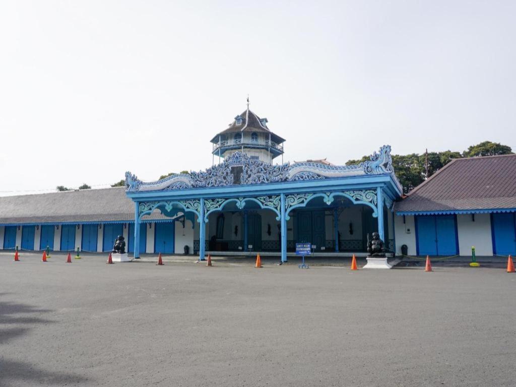 เมกะแลนด์ โฮเต็ล โซโล Hotel Surakarta  ภายนอก รูปภาพ