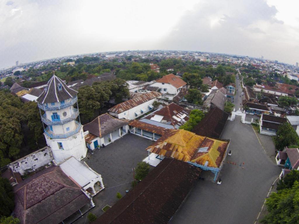 เมกะแลนด์ โฮเต็ล โซโล Hotel Surakarta  ภายนอก รูปภาพ