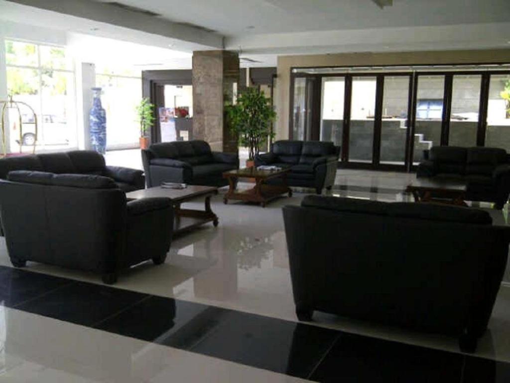 เมกะแลนด์ โฮเต็ล โซโล Hotel Surakarta  ภายนอก รูปภาพ