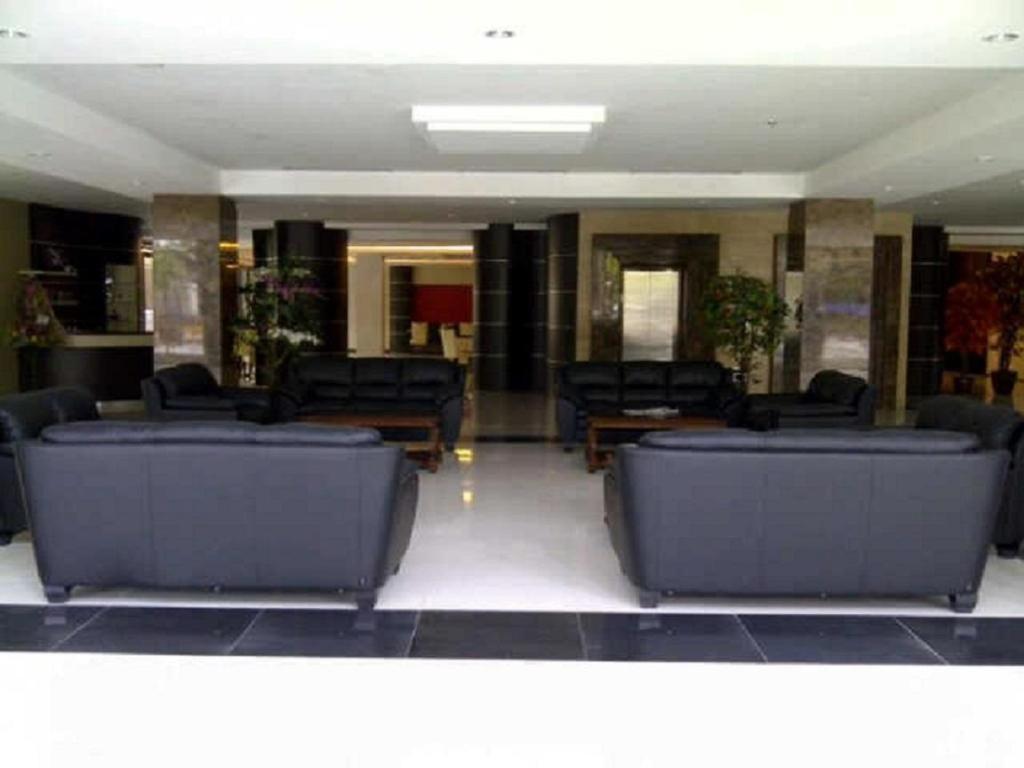 เมกะแลนด์ โฮเต็ล โซโล Hotel Surakarta  ภายนอก รูปภาพ