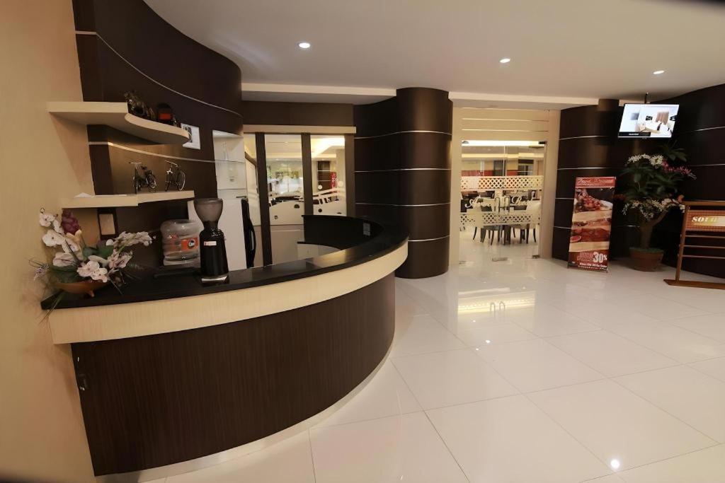 เมกะแลนด์ โฮเต็ล โซโล Hotel Surakarta  ภายนอก รูปภาพ