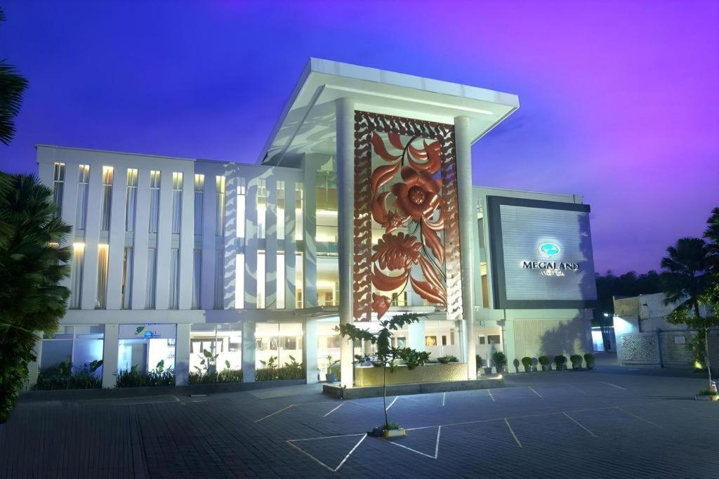 เมกะแลนด์ โฮเต็ล โซโล Hotel Surakarta  ภายนอก รูปภาพ