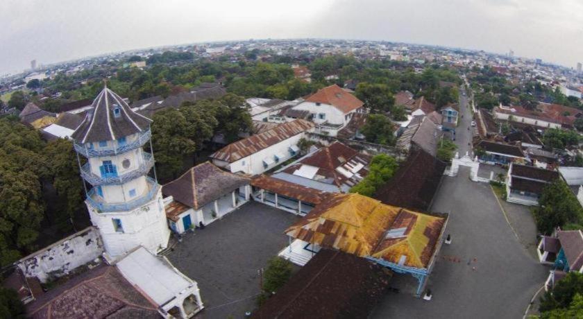 เมกะแลนด์ โฮเต็ล โซโล Hotel Surakarta  ภายนอก รูปภาพ