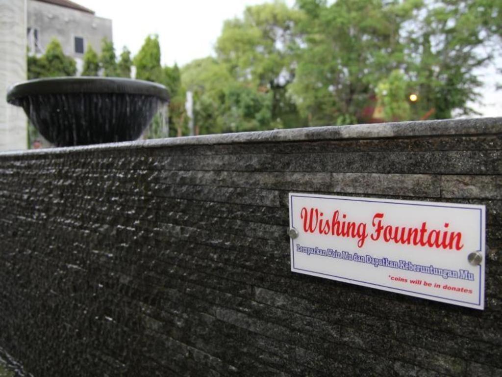 เมกะแลนด์ โฮเต็ล โซโล Hotel Surakarta  ภายนอก รูปภาพ