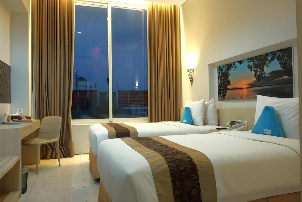 เมกะแลนด์ โฮเต็ล โซโล Hotel Surakarta  ภายนอก รูปภาพ