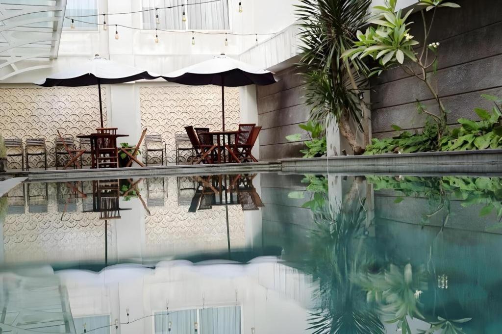 เมกะแลนด์ โฮเต็ล โซโล Hotel Surakarta  ภายนอก รูปภาพ