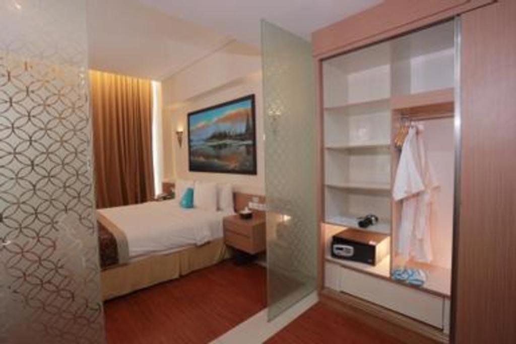 เมกะแลนด์ โฮเต็ล โซโล Hotel Surakarta  ภายนอก รูปภาพ