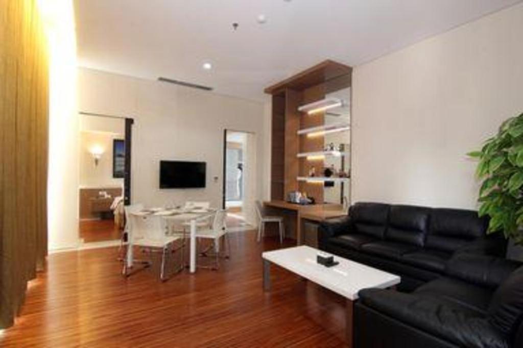 เมกะแลนด์ โฮเต็ล โซโล Hotel Surakarta  ภายนอก รูปภาพ