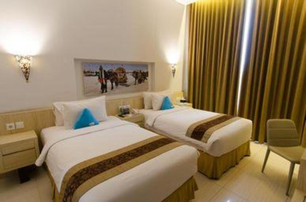เมกะแลนด์ โฮเต็ล โซโล Hotel Surakarta  ภายนอก รูปภาพ