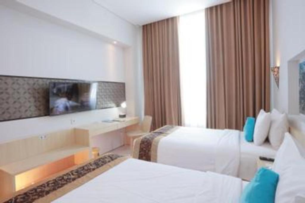 เมกะแลนด์ โฮเต็ล โซโล Hotel Surakarta  ภายนอก รูปภาพ