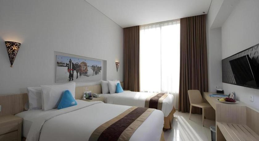 เมกะแลนด์ โฮเต็ล โซโล Hotel Surakarta  ภายนอก รูปภาพ