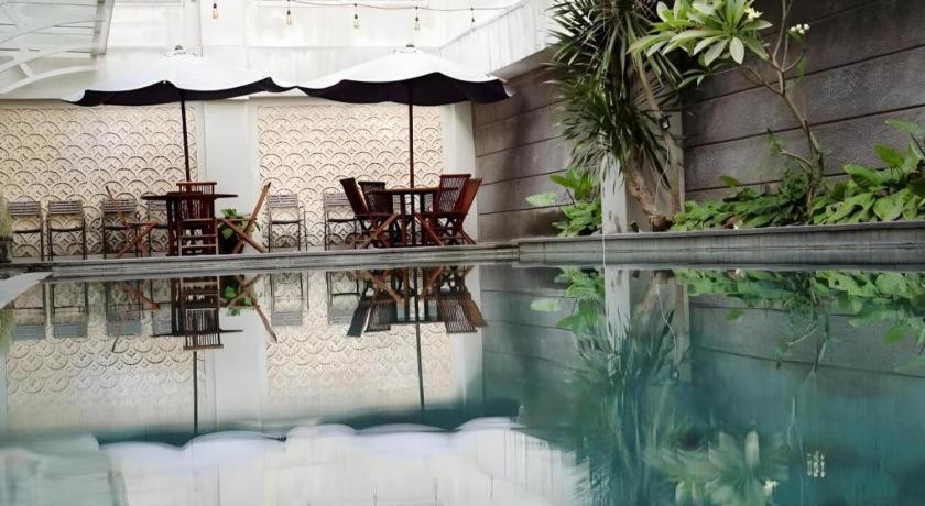 เมกะแลนด์ โฮเต็ล โซโล Hotel Surakarta  ภายนอก รูปภาพ