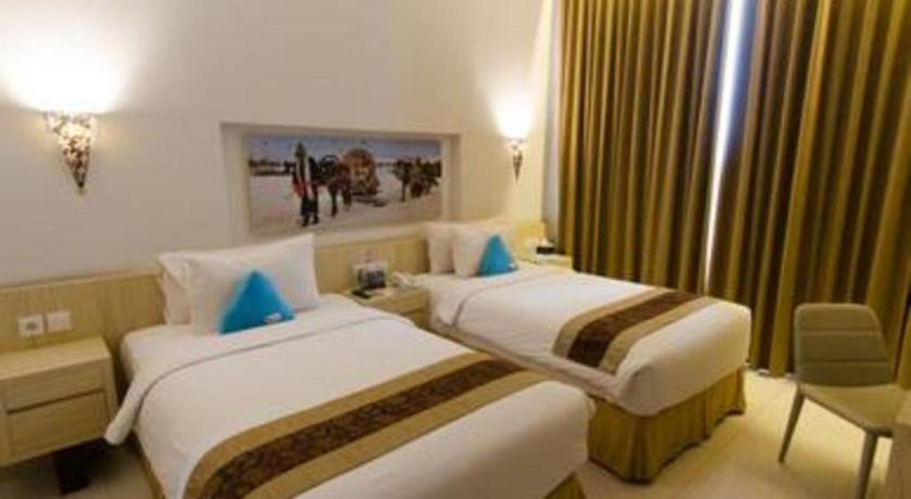 เมกะแลนด์ โฮเต็ล โซโล Hotel Surakarta  ภายนอก รูปภาพ