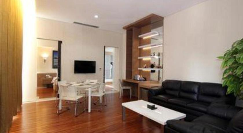เมกะแลนด์ โฮเต็ล โซโล Hotel Surakarta  ภายนอก รูปภาพ