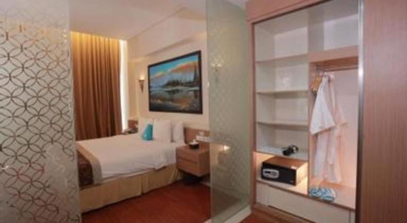 เมกะแลนด์ โฮเต็ล โซโล Hotel Surakarta  ภายนอก รูปภาพ