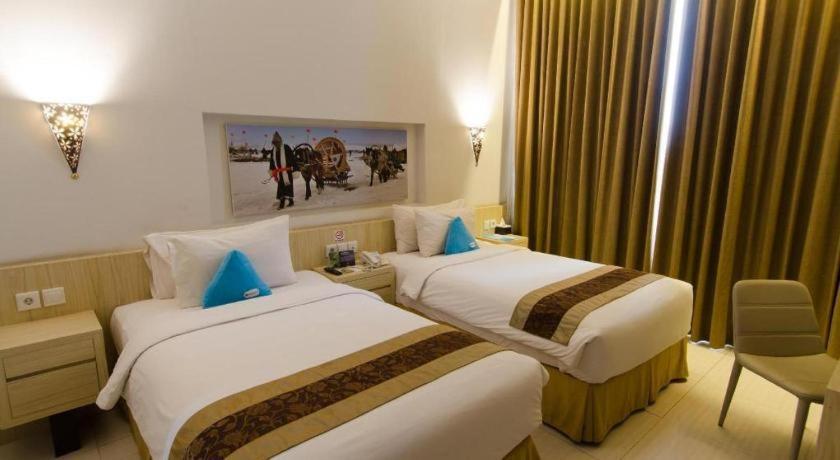 เมกะแลนด์ โฮเต็ล โซโล Hotel Surakarta  ภายนอก รูปภาพ