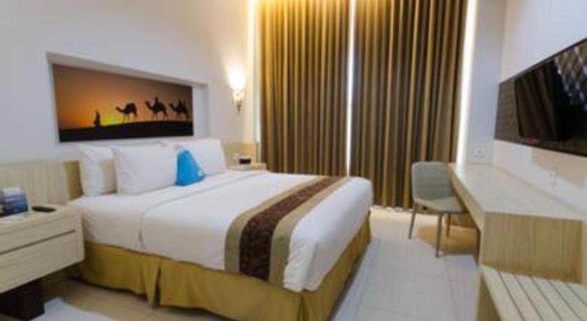 เมกะแลนด์ โฮเต็ล โซโล Hotel Surakarta  ภายนอก รูปภาพ