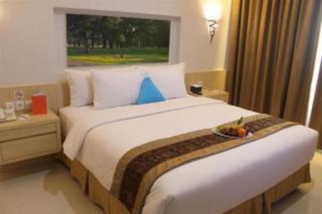 เมกะแลนด์ โฮเต็ล โซโล Hotel Surakarta  ภายนอก รูปภาพ