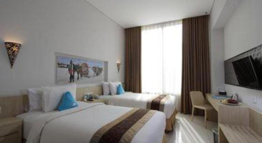 เมกะแลนด์ โฮเต็ล โซโล Hotel Surakarta  ภายนอก รูปภาพ