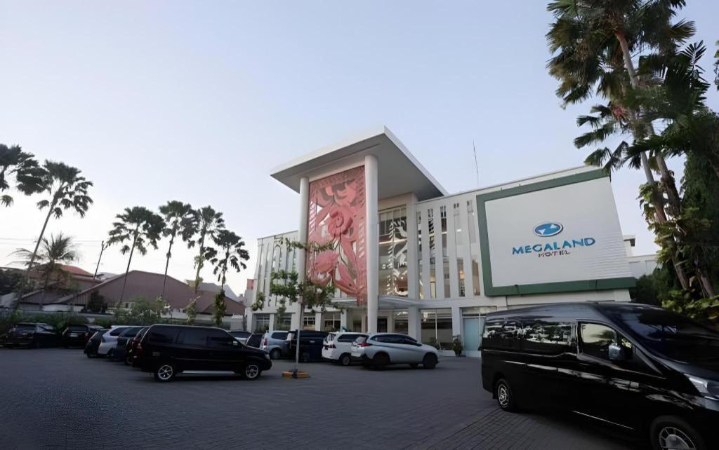เมกะแลนด์ โฮเต็ล โซโล Hotel Surakarta  ภายนอก รูปภาพ