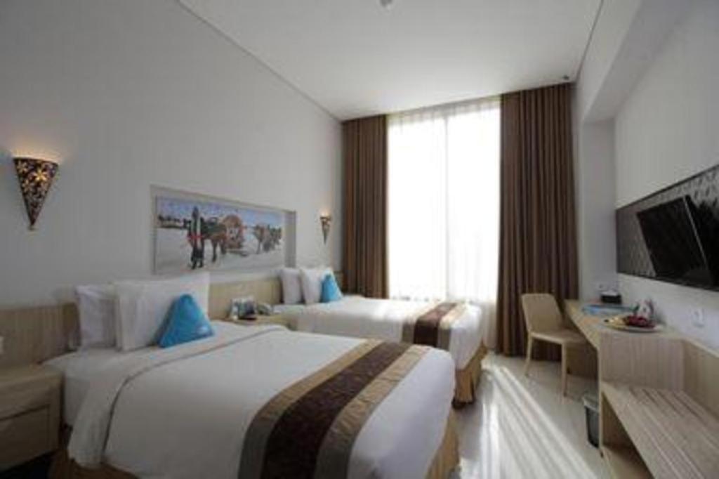 เมกะแลนด์ โฮเต็ล โซโล Hotel Surakarta  ภายนอก รูปภาพ